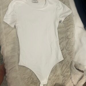 Aritzia Babaton Contour Crew Short Sleeve Bodysuit